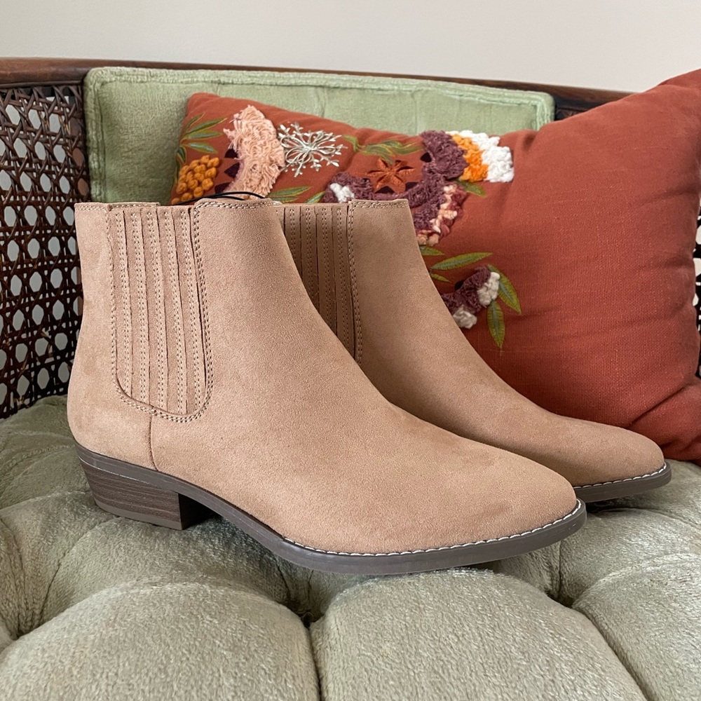 NWT Universal Thread Tan Booties